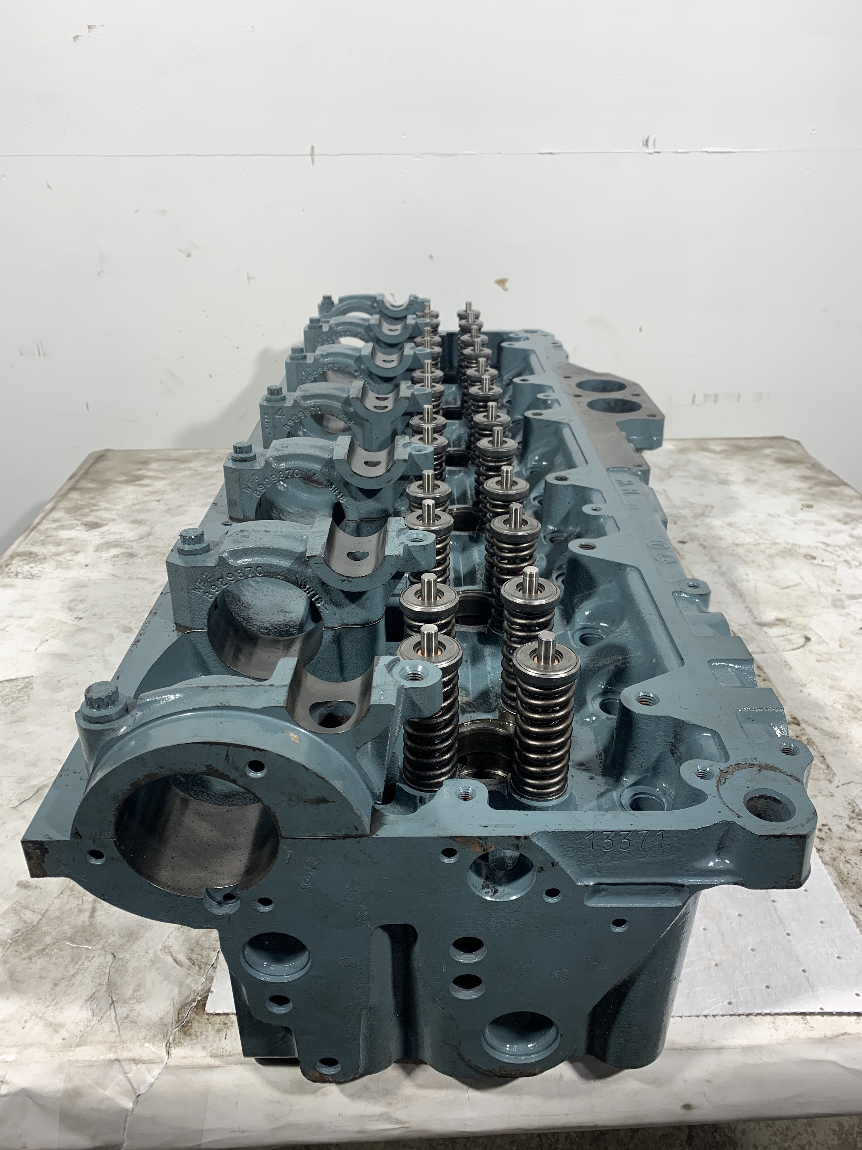 Detroit Diesel Series 60 DDEC I 11.1L Engine Cylinder Head 