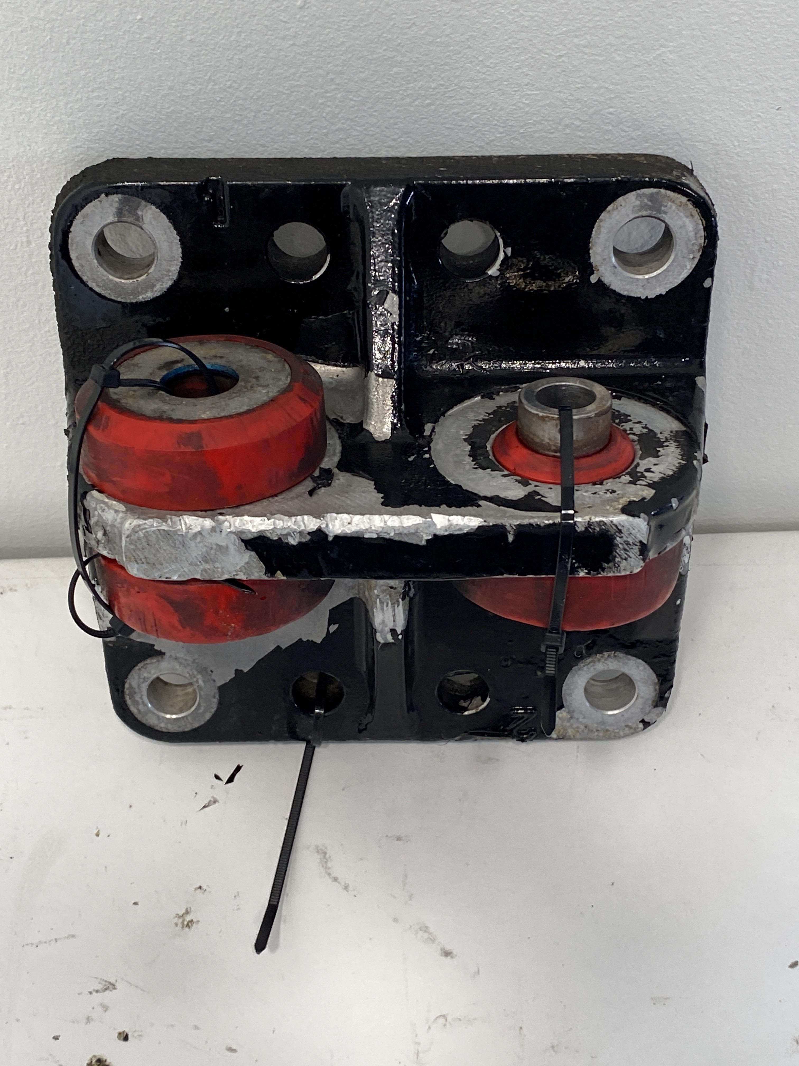 Peterbilt 379 Engine Mount Frontier Truck Parts