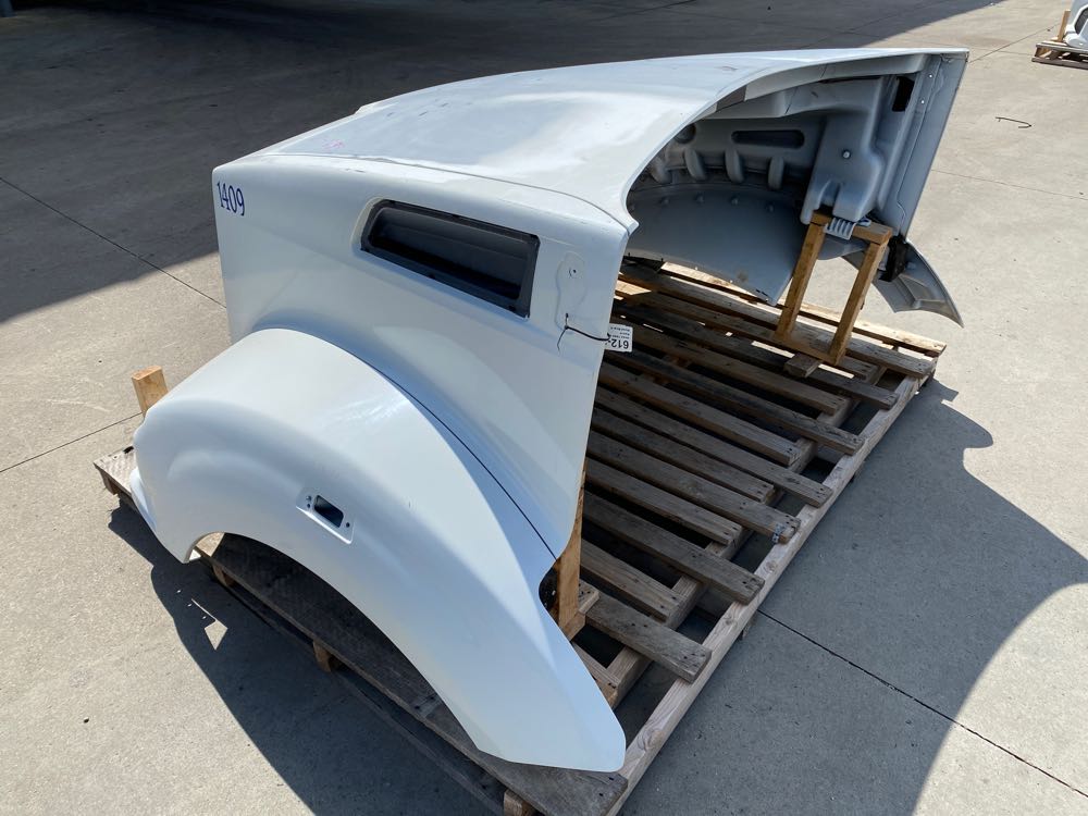 Kenworth T880 Hood - Frontier Truck Parts