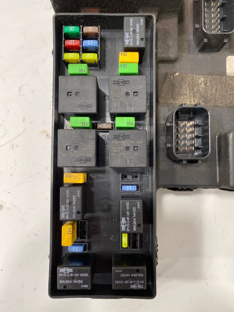Freightliner Cascadia Fuse Panel Frontier Truck Parts