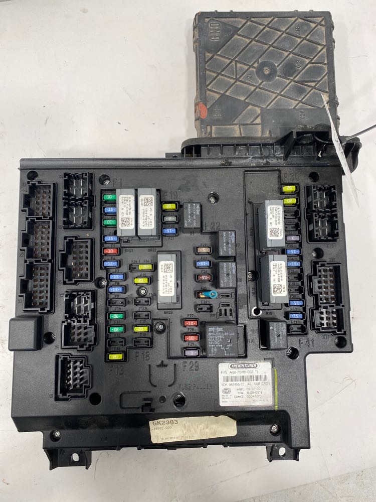 Freightliner Cascadia Fuse Panel - Frontier Truck Parts