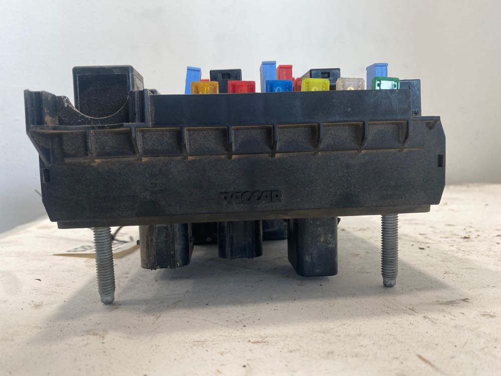 Kenworth T880 Fuse Panel - Frontier Truck Parts