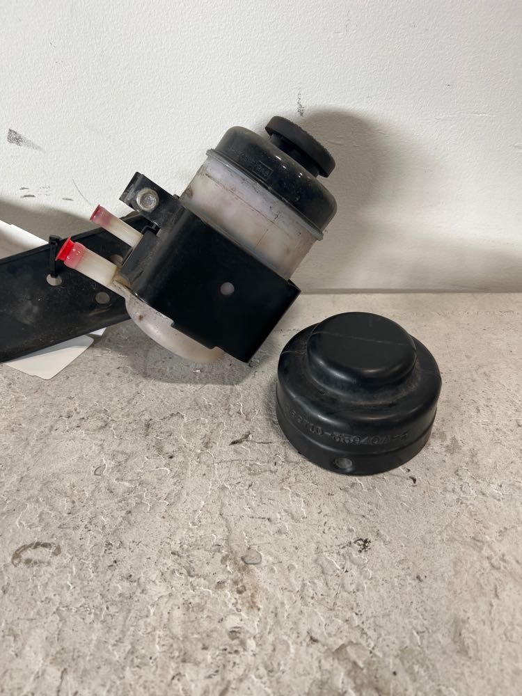 Isuzu NPR Power Steering Reservoir Frontier Truck Parts