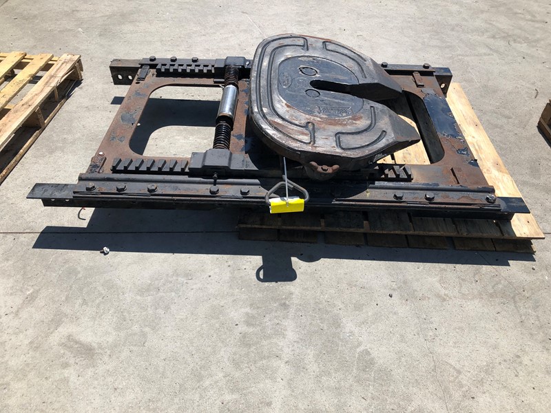 Holland FW17 Fifth Wheel Frontier Truck Parts