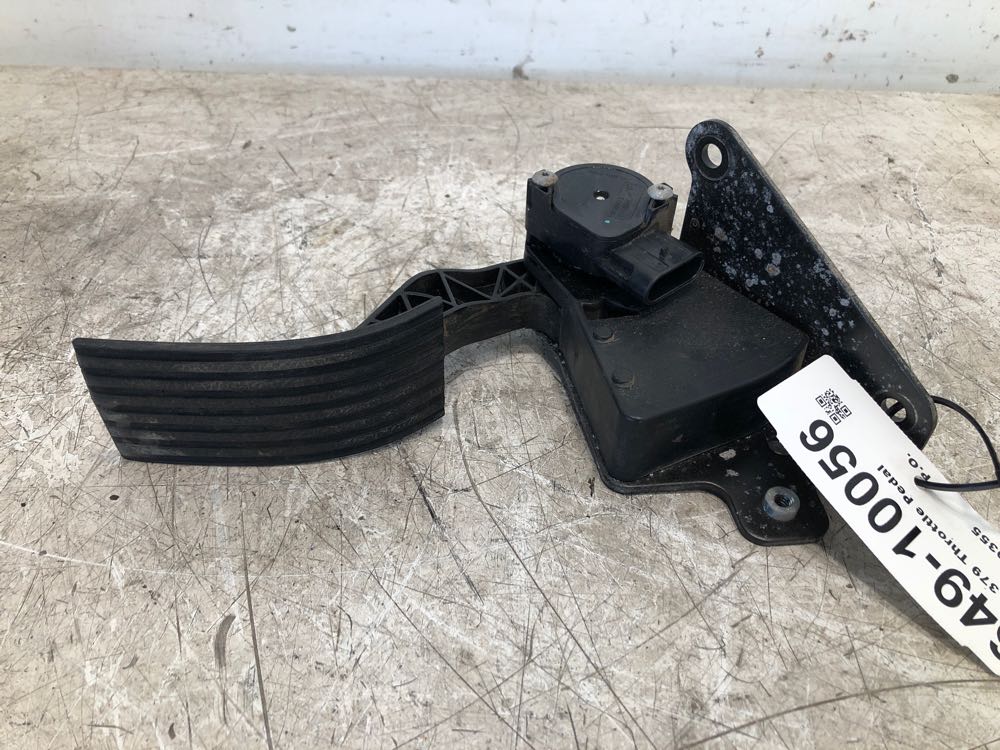 Peterbilt 379 Throttle Pedal - Frontier Truck Parts